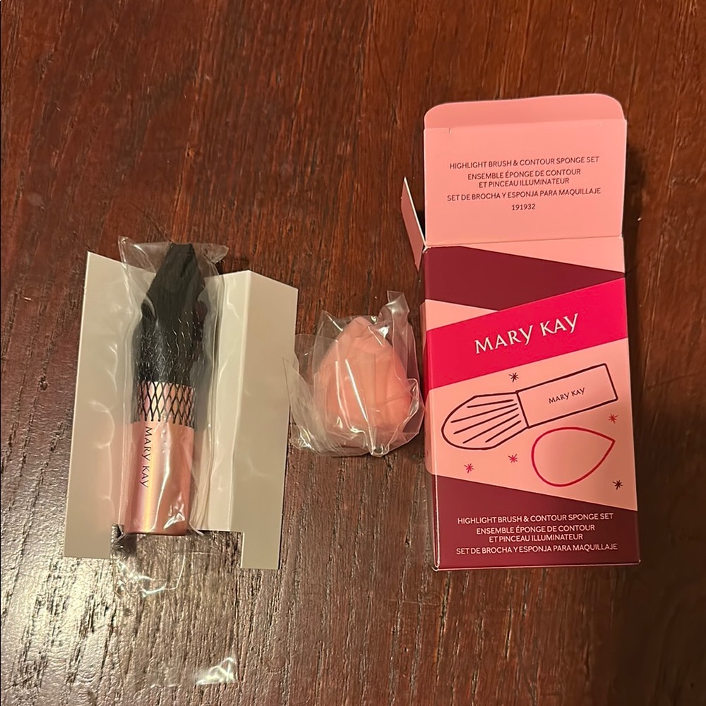 Mary Kay Highlight Brush & Contour Sponge Set